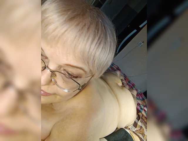 LLIyJluk live cam on BongaCams