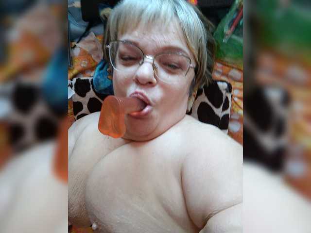 LLIyJluk live cam on BongaCams