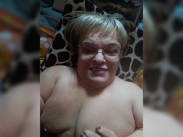 LLIyJluk live cam on BongaCams