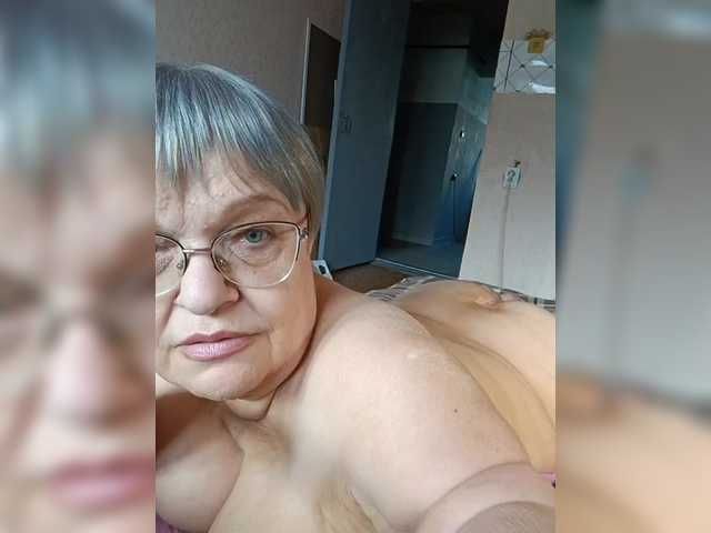 LLIyJluk live cam on BongaCams