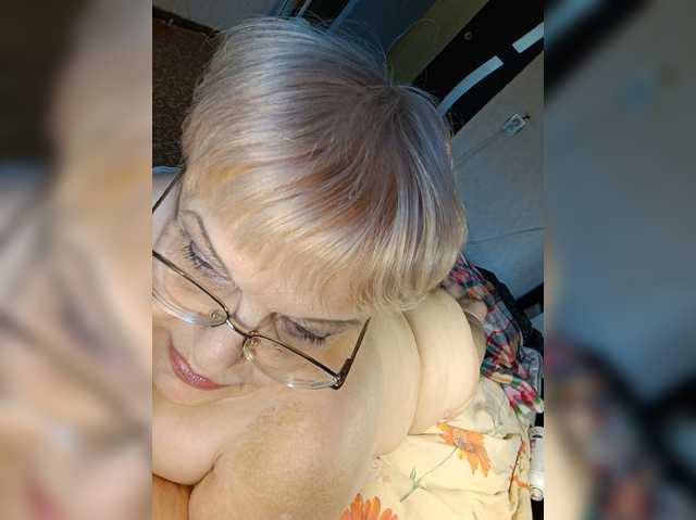 LLIyJluk live cam on BongaCams