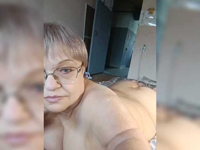 LLIyJluk live cam on BongaCams