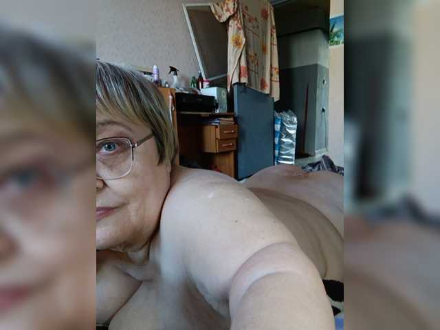LLIyJluk live cam on BongaCams
