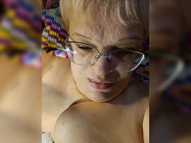MAJIbILLIKA live cam preview