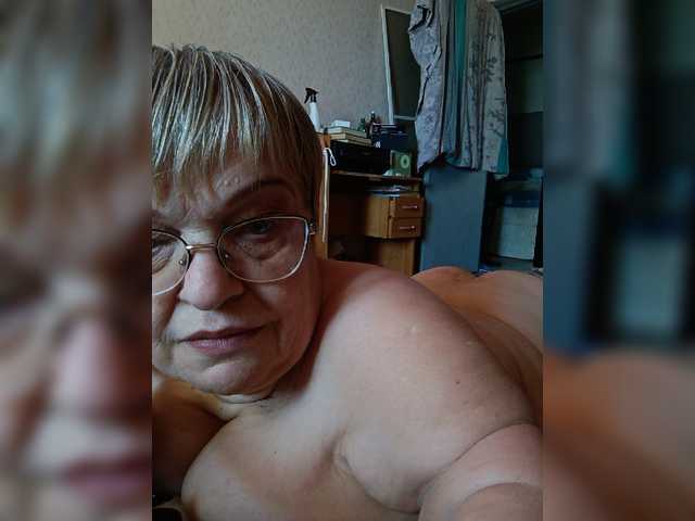 LLIyJluk live cam on BongaCams
