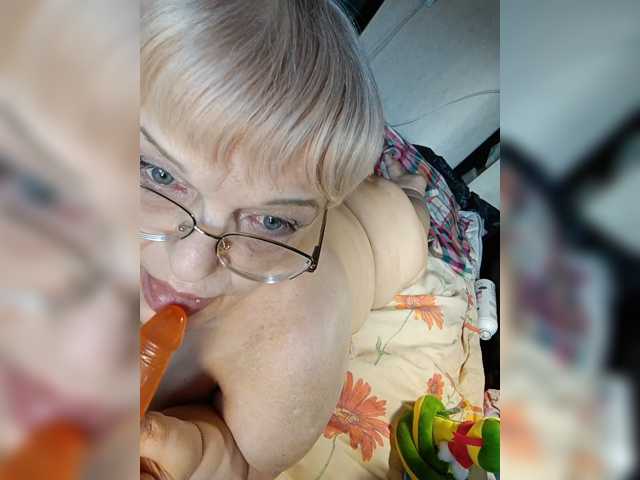 LLIyJluk live cam on BongaCams