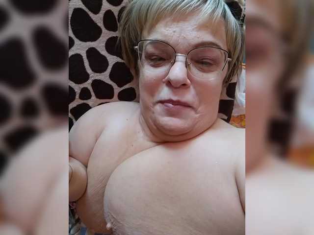 LLIyJluk live cam on BongaCams