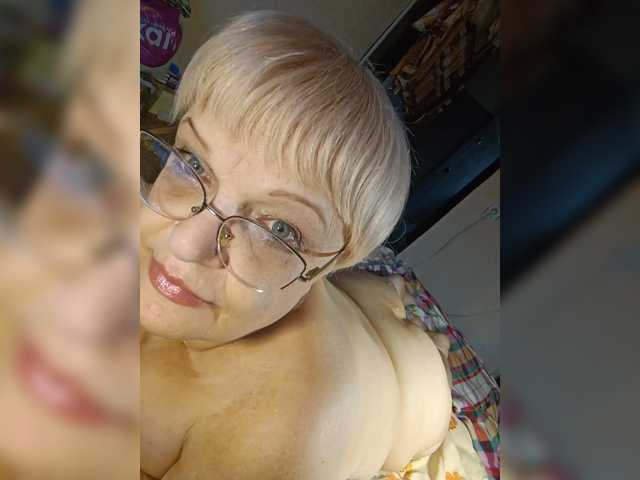 LLIyJluk live cam on BongaCams