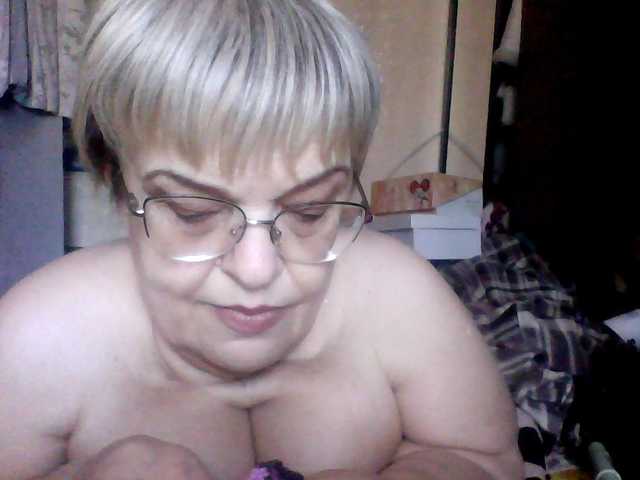 LLIyJluk live cam on BongaCams