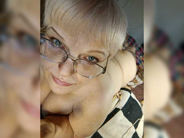 LLIyJluk live cam on BongaCams