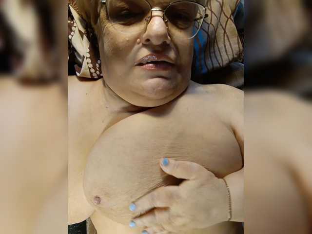 LLIyJluk live cam on BongaCams