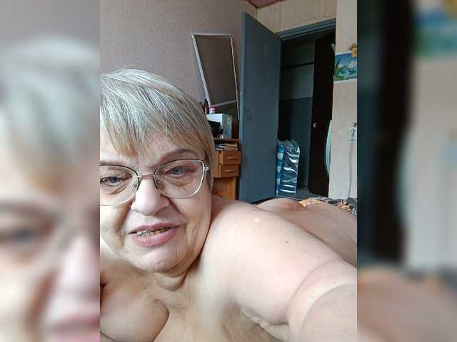 LLIyJluk live cam on BongaCams