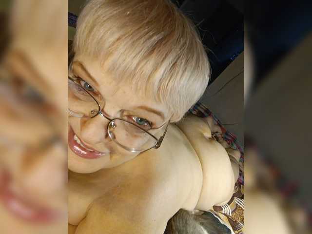 LLIyJluk live cam on BongaCams