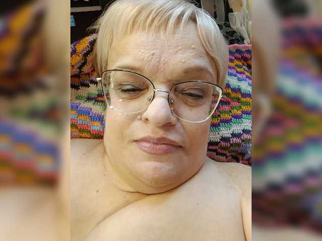 LLIyJluk live cam on BongaCams