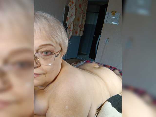 LLIyJluk live cam on BongaCams