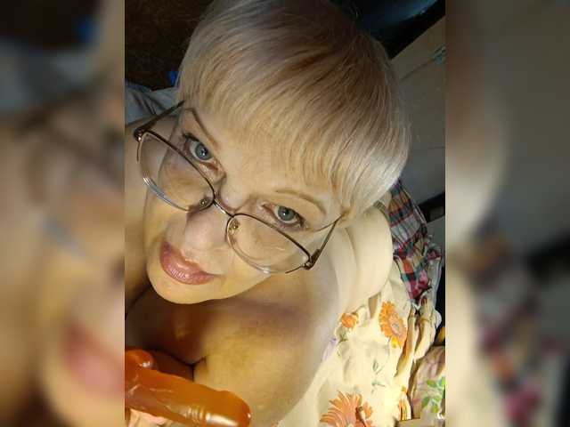 LLIyJluk live cam on BongaCams