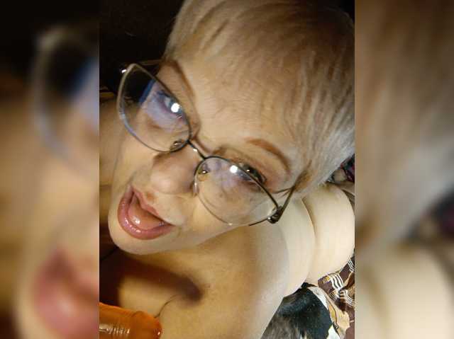 LLIyJluk live cam on BongaCams