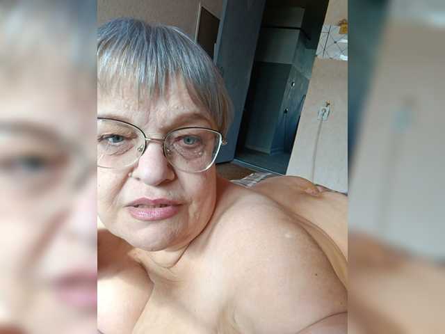 LLIyJluk live cam on BongaCams