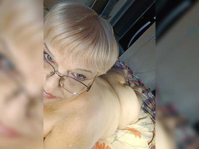 LLIyJluk live cam on BongaCams