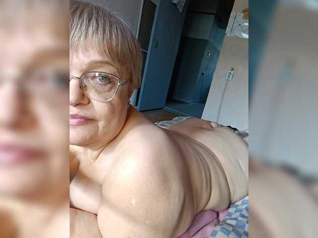 LLIyJluk live cam on BongaCams