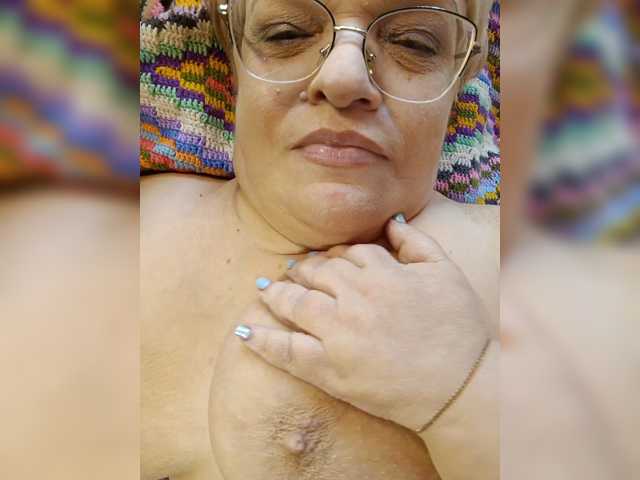 LLIyJluk live cam on BongaCams