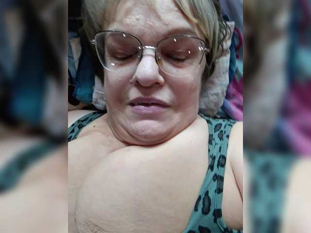 LLIyJluk live cam on BongaCams