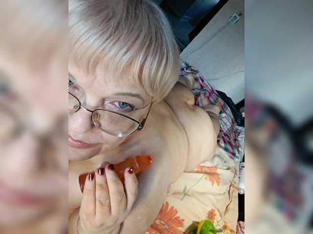 LLIyJluk live cam on BongaCams