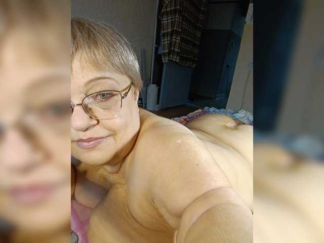 LLIyJluk live cam on BongaCams