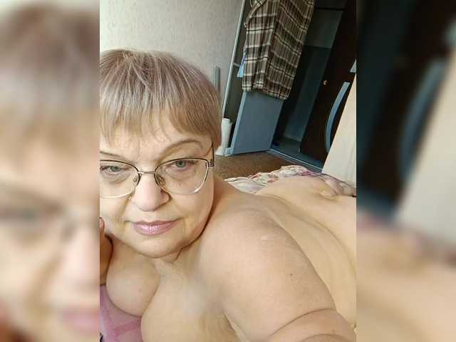 LLIyJluk live cam on BongaCams