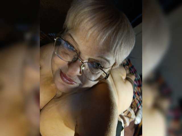 LLIyJluk, en directo ahora en BongaCams