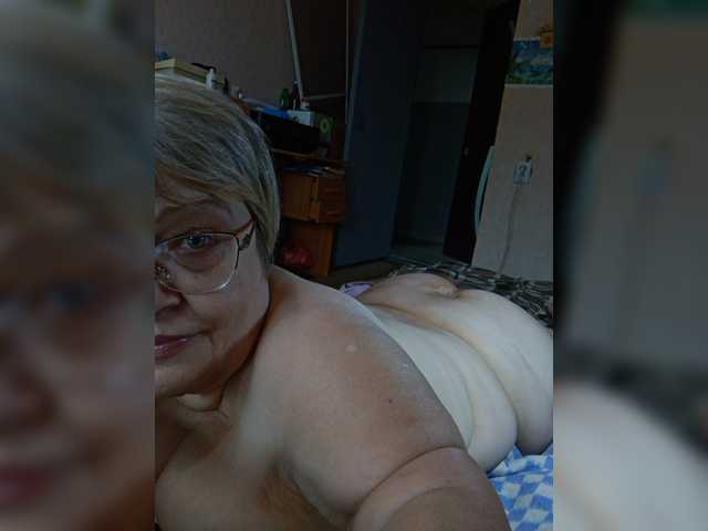 LLIyJluk live cam on BongaCams