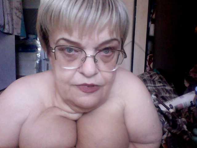 LLIyJluk live cam on BongaCams
