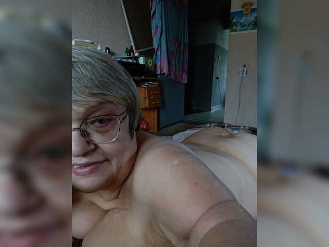LLIyJluk live cam on BongaCams