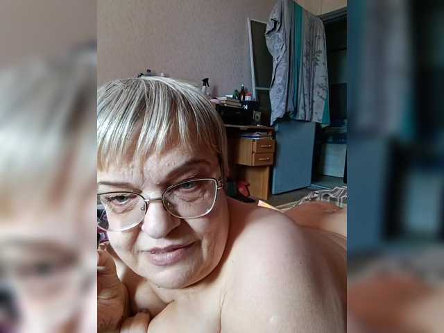 LLIyJluk live cam on BongaCams