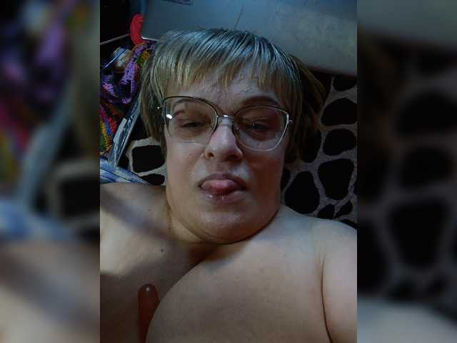 LLIyJluk live cam on BongaCams