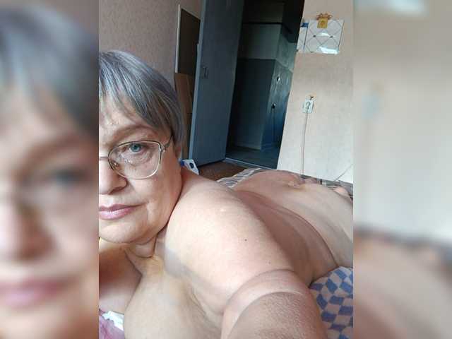 LLIyJluk live cam on BongaCams