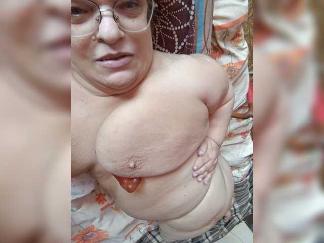 LLIyJluk live cam on BongaCams