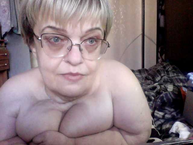 LLIyJluk live cam on BongaCams
