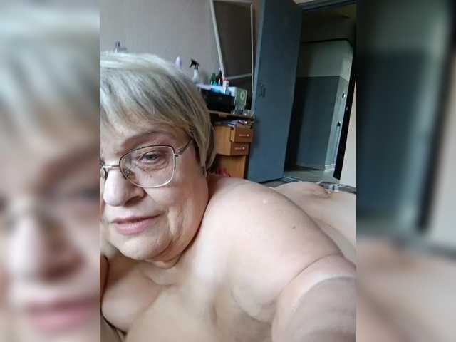 LLIyJluk live cam on BongaCams
