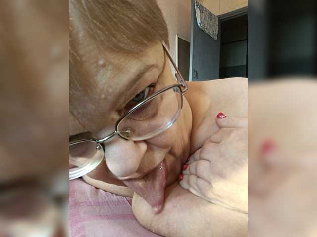 LLIyJluk live cam on BongaCams