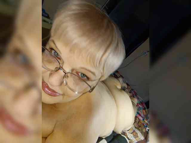 MAJIbILLIKA webcam