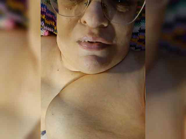 MAJIbILLIKA webcam