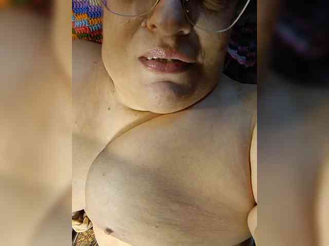 MAJIbILLIKA webcam