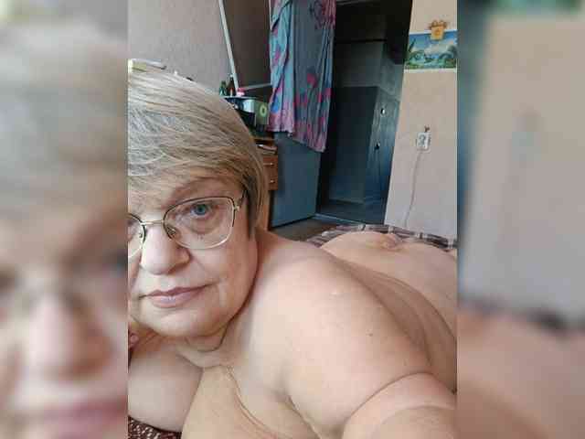 Lliyjluk's cam show statistics and live stream