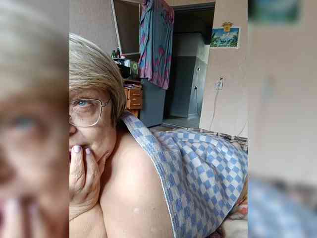 Lliyjluk's cam show statistics and live stream