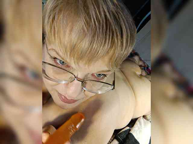 MAJIbILLIKA webcam
