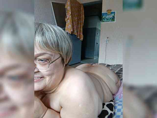 LLIyJluk Sex Cam Show