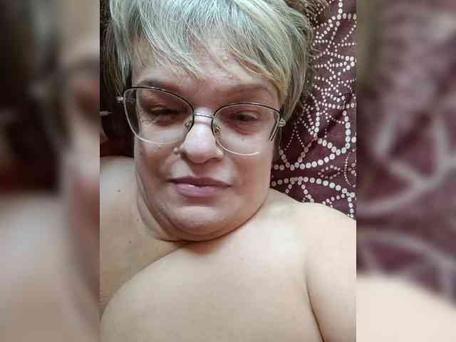 Lliyjluk's cam show statistics and live stream