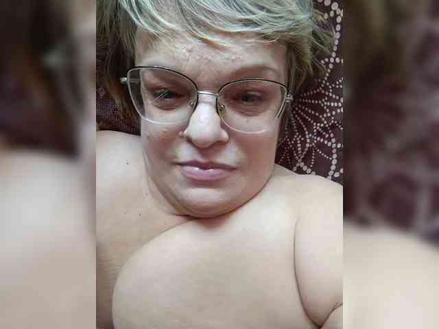 Lliyjluk's cam show statistics and live stream