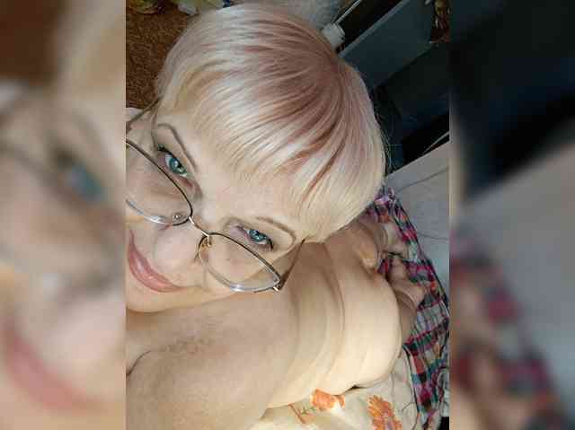 LLIyJluk Live Webcam on BongaCams